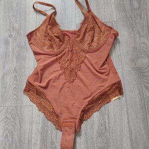 NWT Popilush the Shapewear Lace Notched V Underwire Bodysuit